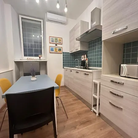 Step By Apartment *